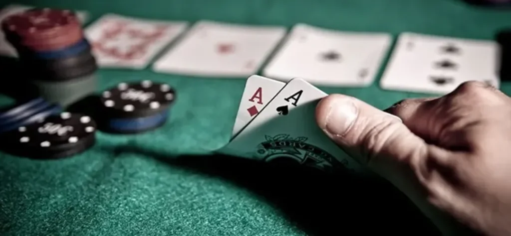 德州撲克是近年吸引群眾的經典撲克牌遊戲